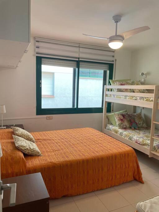 Apartamento Con Piscina En Льянсса Экстерьер фото