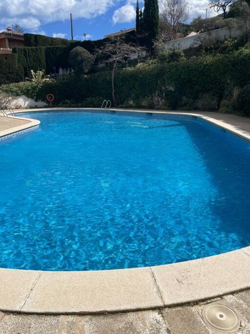 Apartamento Con Piscina En Льянсса Экстерьер фото
